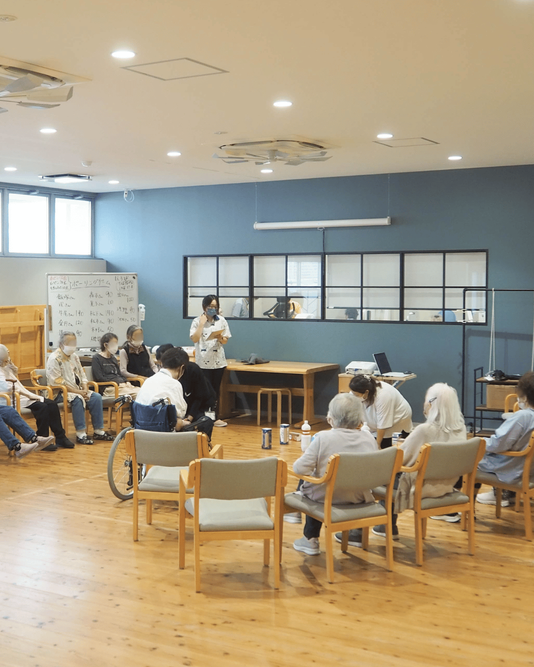 神戸市垂水区塩屋のデイサービスセンター倖糸(こいと) - ゆったりとした時間の中でレクリエーションが開催されています